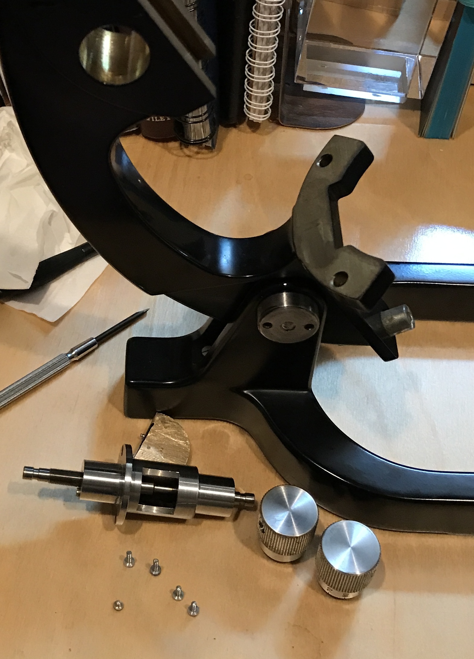 The fine adjustment parts next to the frame